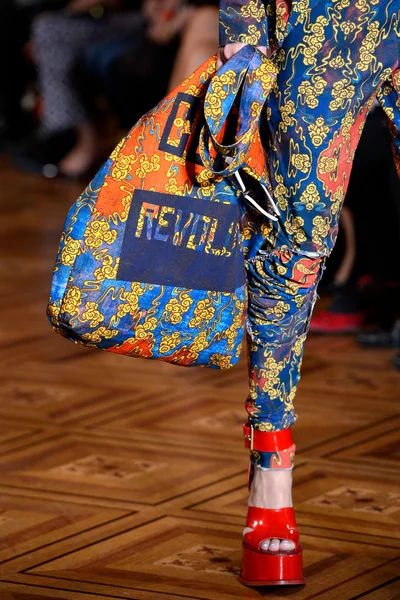 Look 70